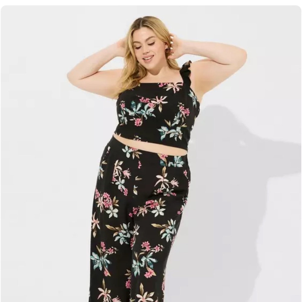 Challis Smocked Ruffle Trim Crop Top NWT Torrid Size 6